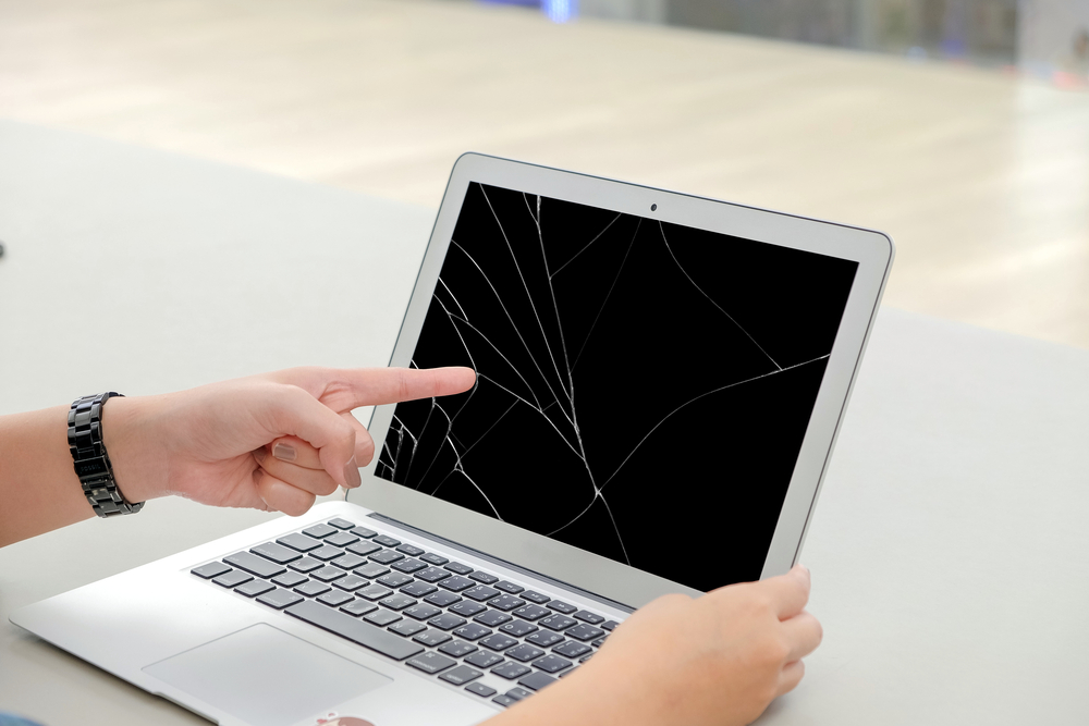 Left,Finger,Of,Woman,,She,Pointing,At,The,Screen,Laptop,