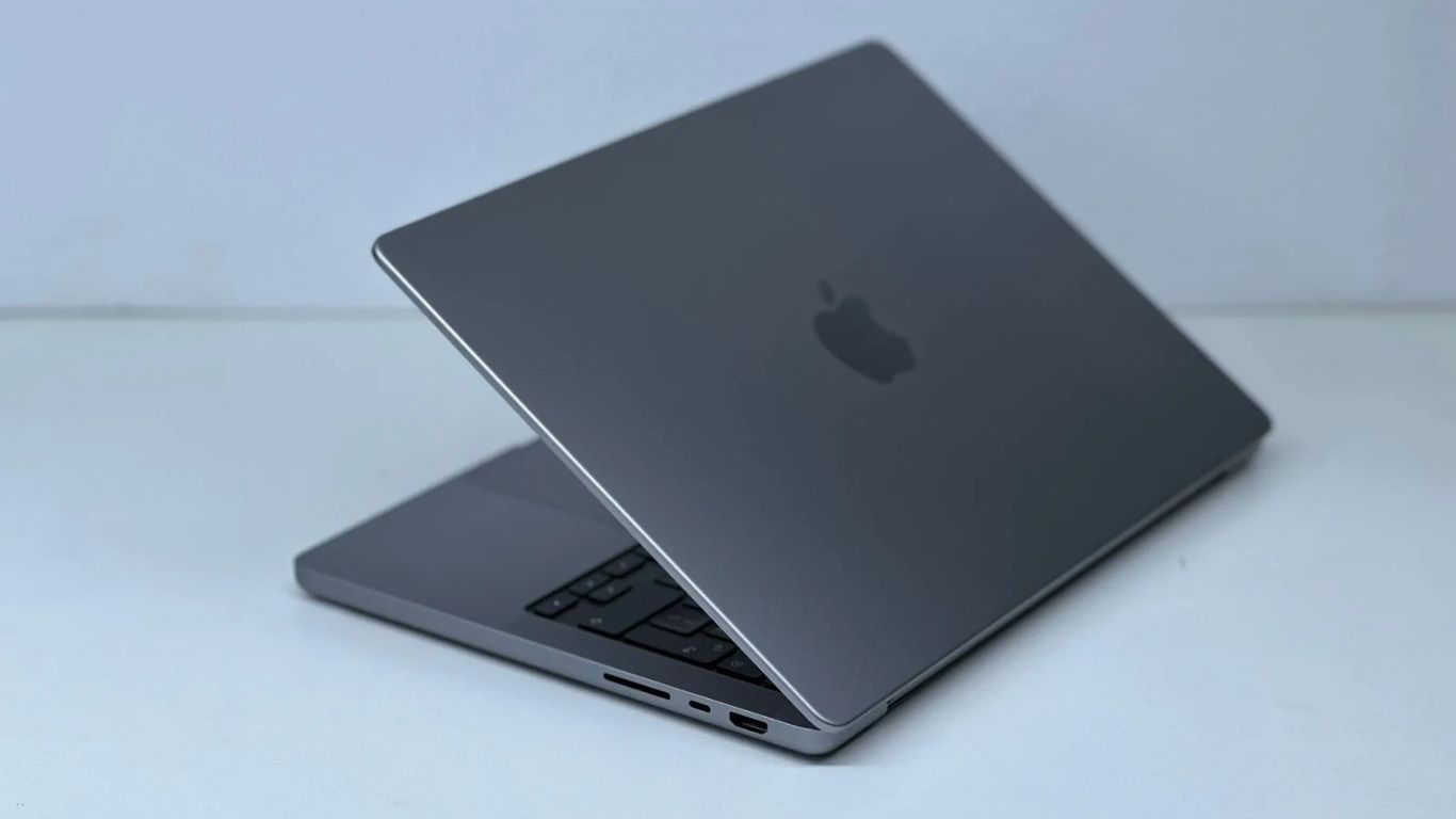 Macbook screen repair in Dubai (3) Liquid damage repair