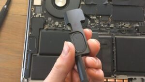 2 Macbook Repair in Dubai.