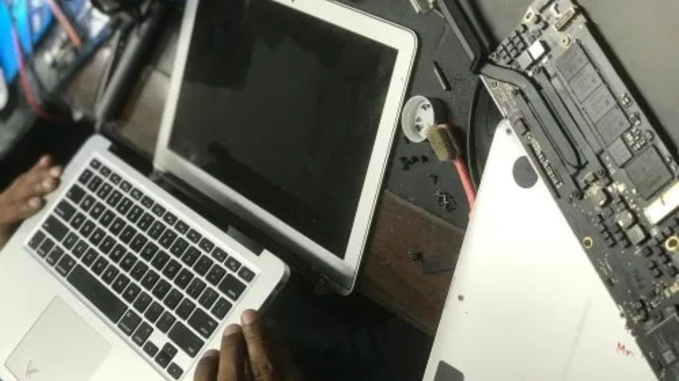 Macbook Air Screen Repair Dubai-4 Macbook Air Screen Repair Dubai